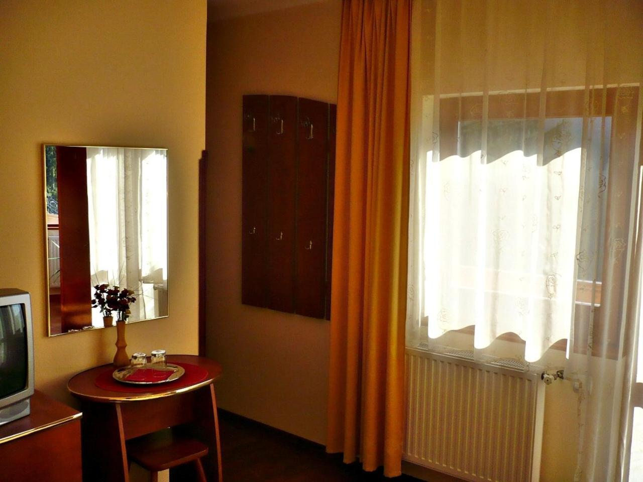 Pension Casa Soarelui Sinaia Exteriör bild